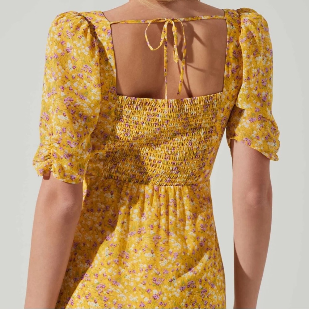 Astr Yellow Floral Midi Dress with Puff Sleeves - Picture 2 of 7